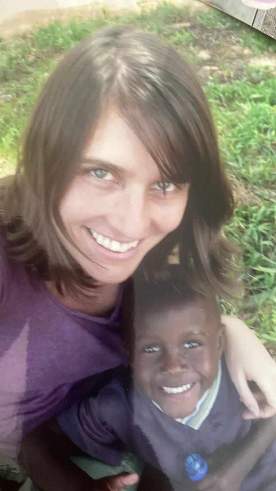 A past volunteer with children at Watoto Wa Africa